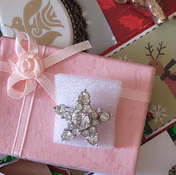 Vintage Rhinestone 5-pt Star Brooch - Picture 3 of 14